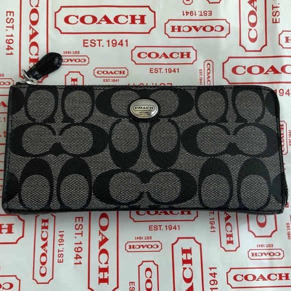 COACH Peyton Signature Wallet - Picture 2 of 6